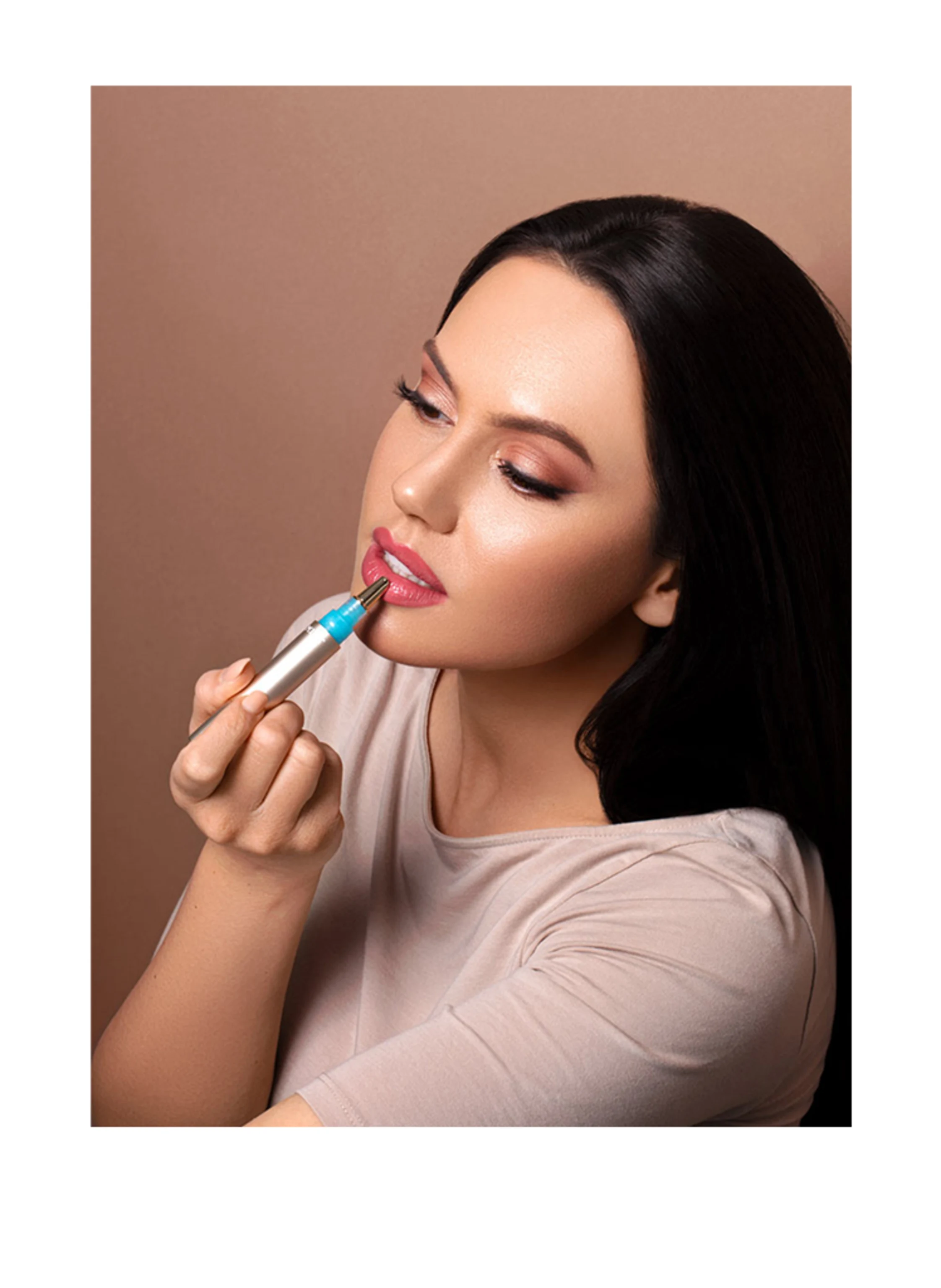 MINT BY DR. MINTCHEVA BLUE LIP SHINE PEARLS & LIP BOOSTER