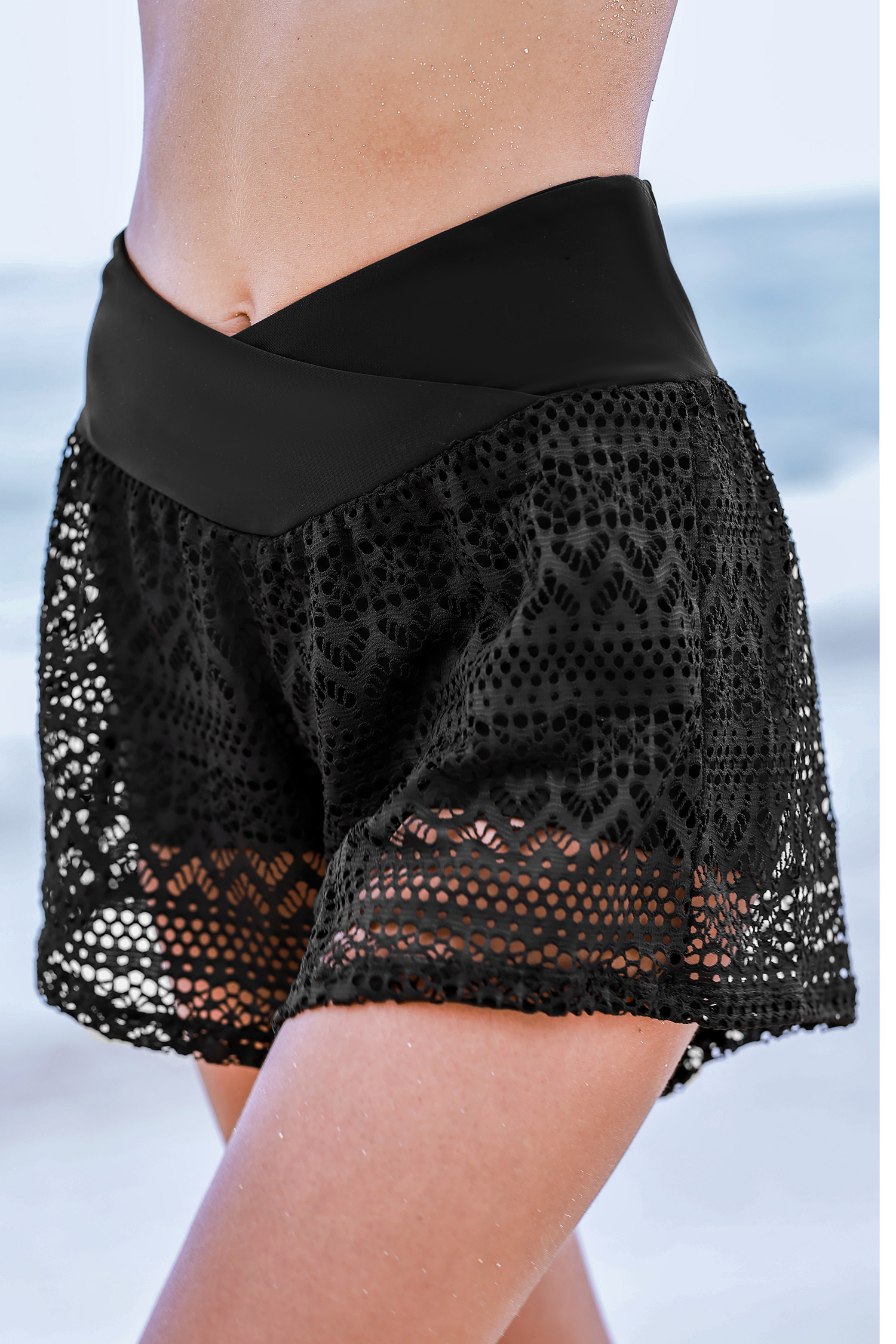 Short de bain taille haute en V rétro noir