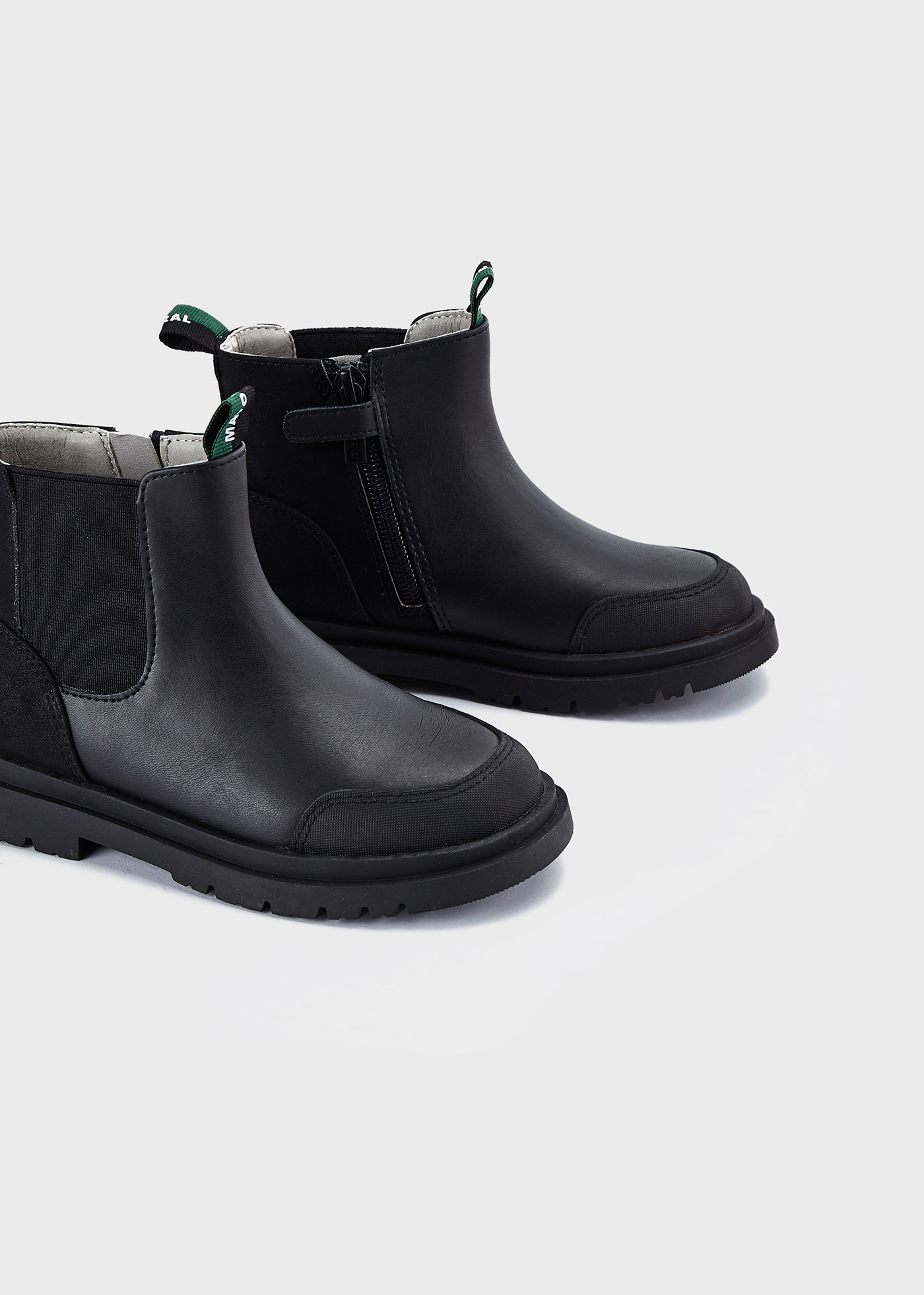 Botas Chelsea de couro sustentável para meninos