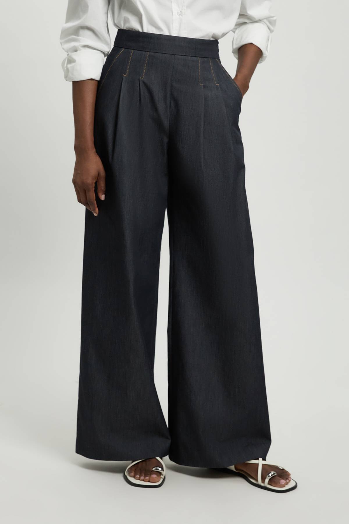 KarenMillen Pantalon Large En Denim Ajusté Avec Détails De Plis
