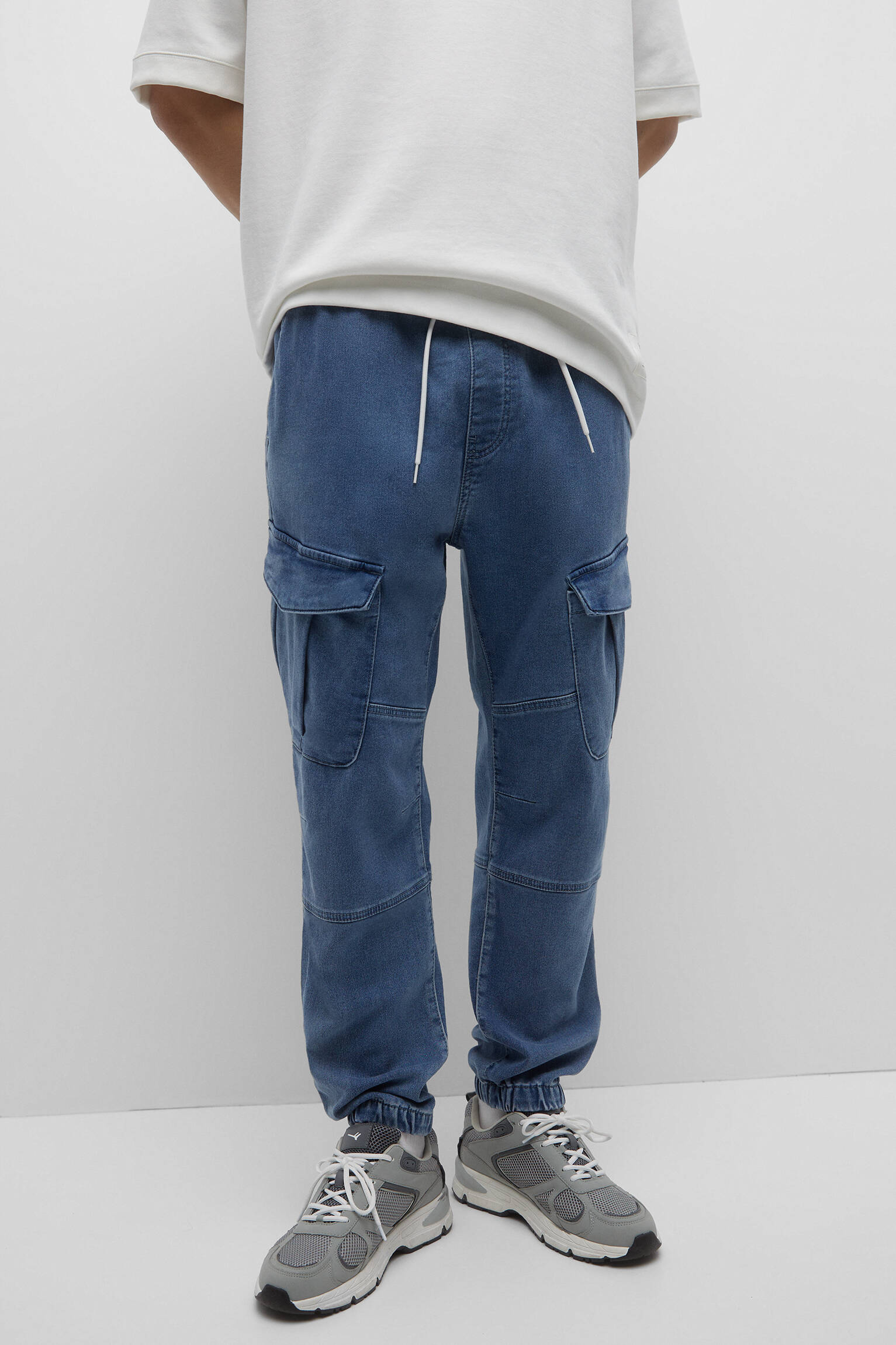Calça jeans cargo - azul médio