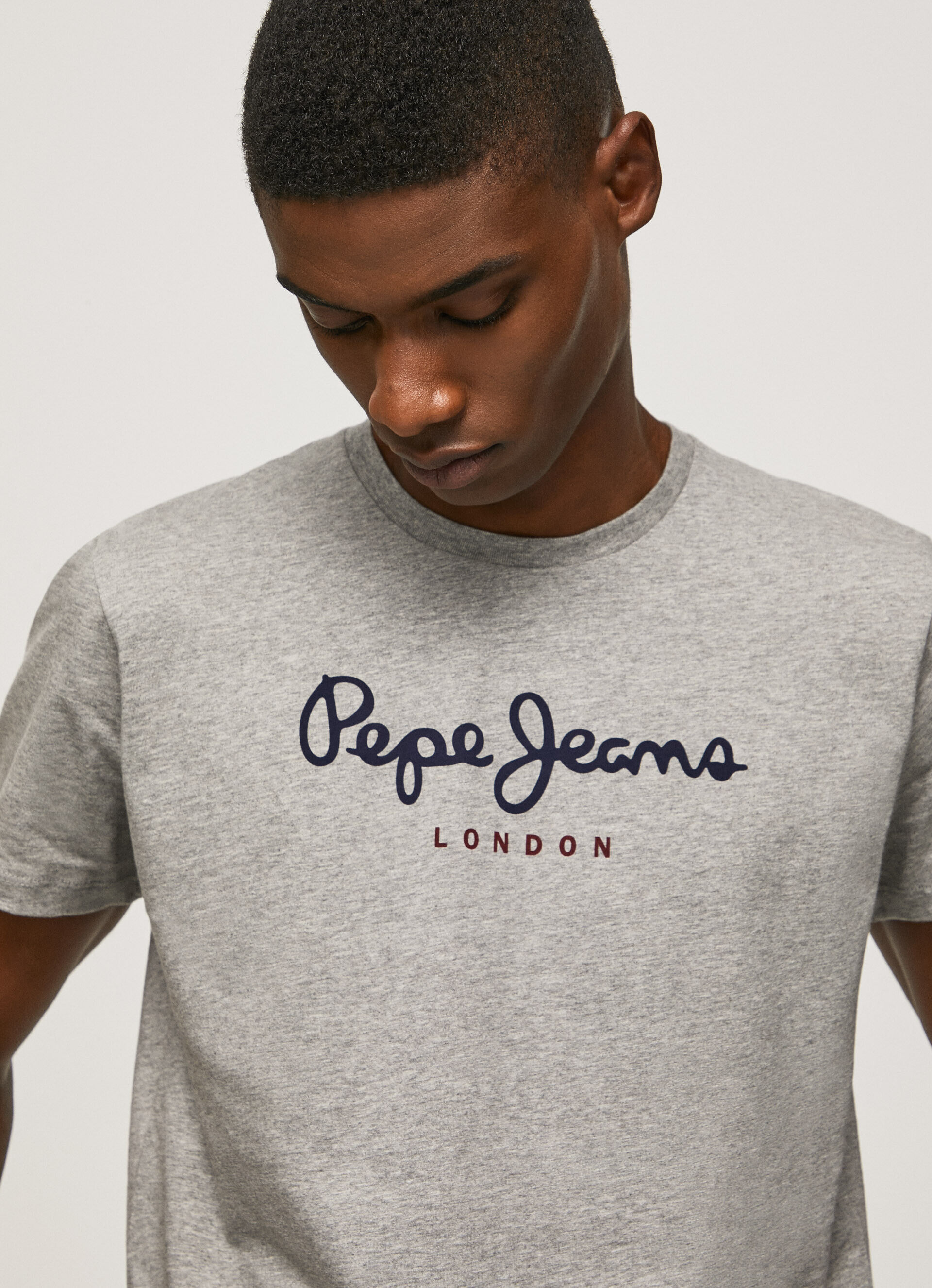 Camiseta de algodão com logotipo estampado - cinza mesclado