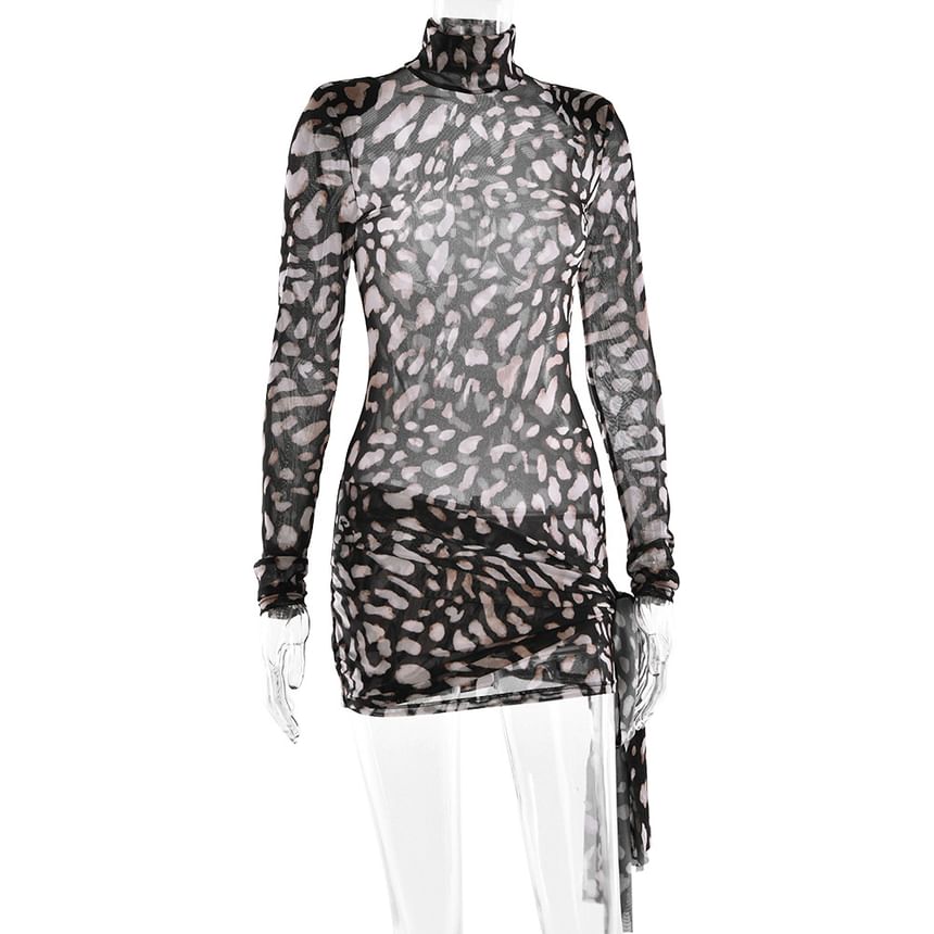 Vanduous - Asymmetrische mini-jurk met lange mouwen en nephals en luipaardprint