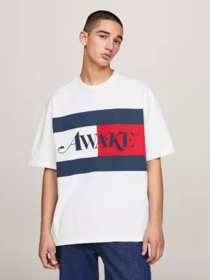 Camiseta Tommy x Awake NY com slogan nas costas
