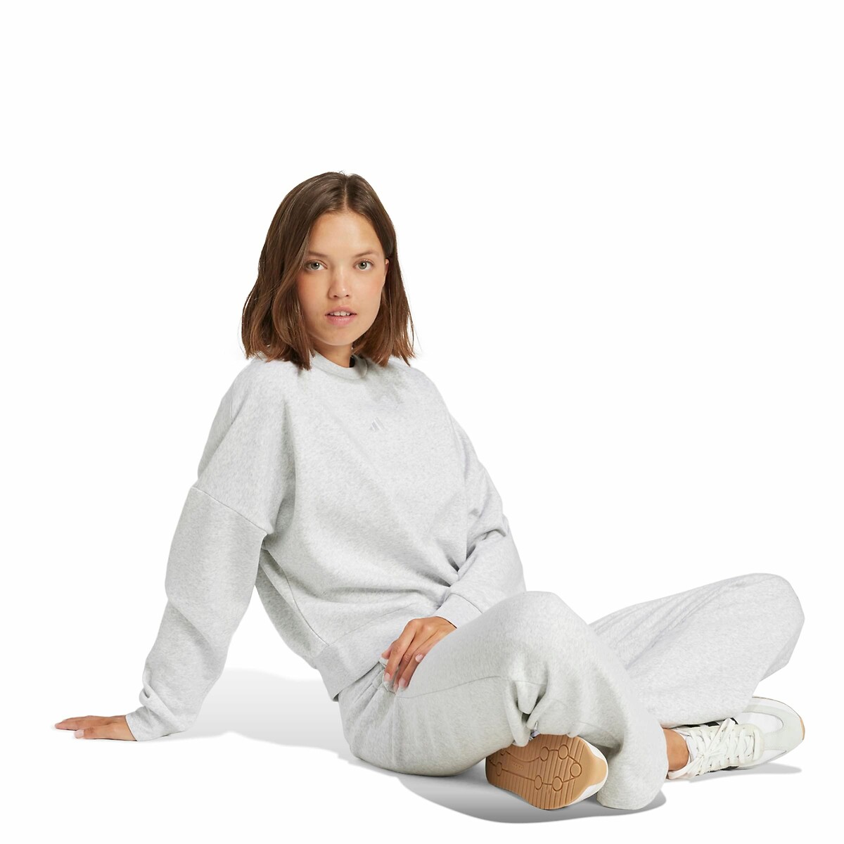 ADIDAS ROUPAS ESPORTIVAS<br>Moletom com logo pequeno Essenciais