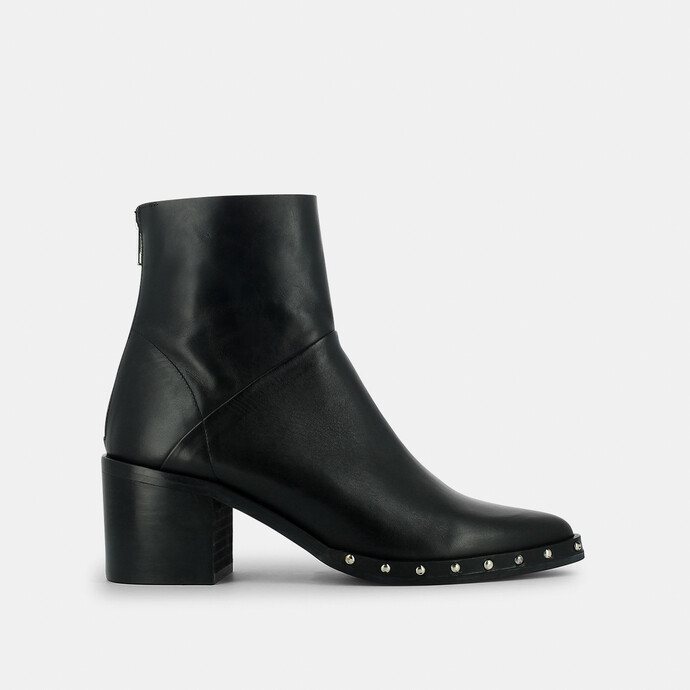 Bottines pointues à clous  en cuir noir