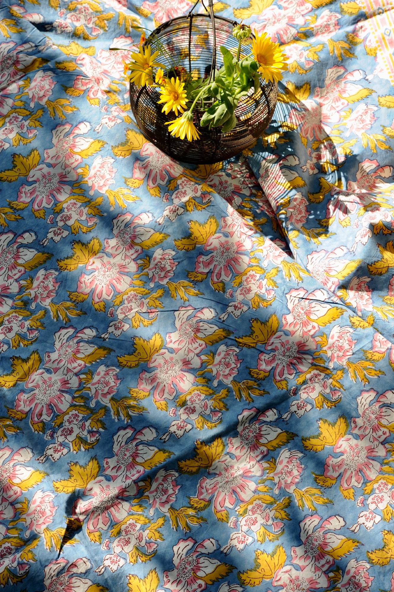 Tischdecke mit Blumenmuster, blau, multicolor, , T 100 cm, B 100 cm von fischer's lagerhaus