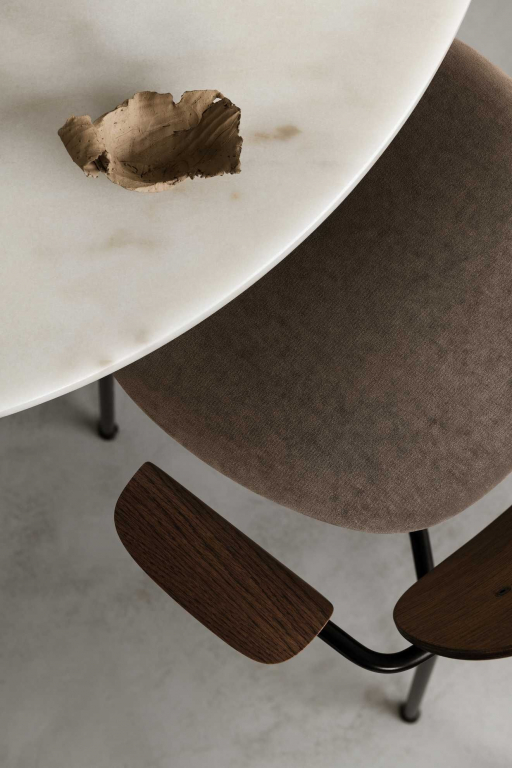 Audo Copenhagen Harbour Column tafel Ø80 zwart linoleum