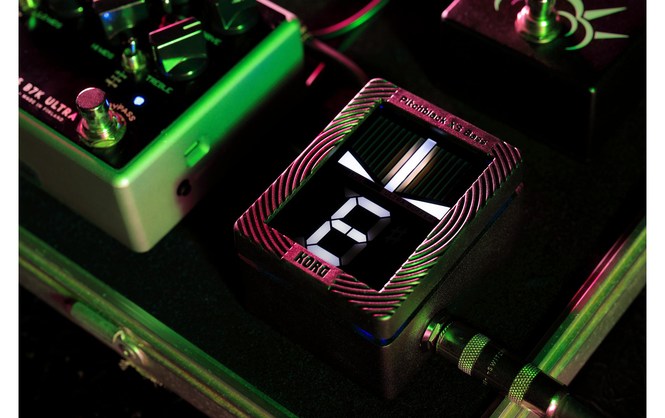 Stimmgerät Pitchblack XS BassPedal-Stimmgerät für Bässe kombiniert mit Display und Fussschalter