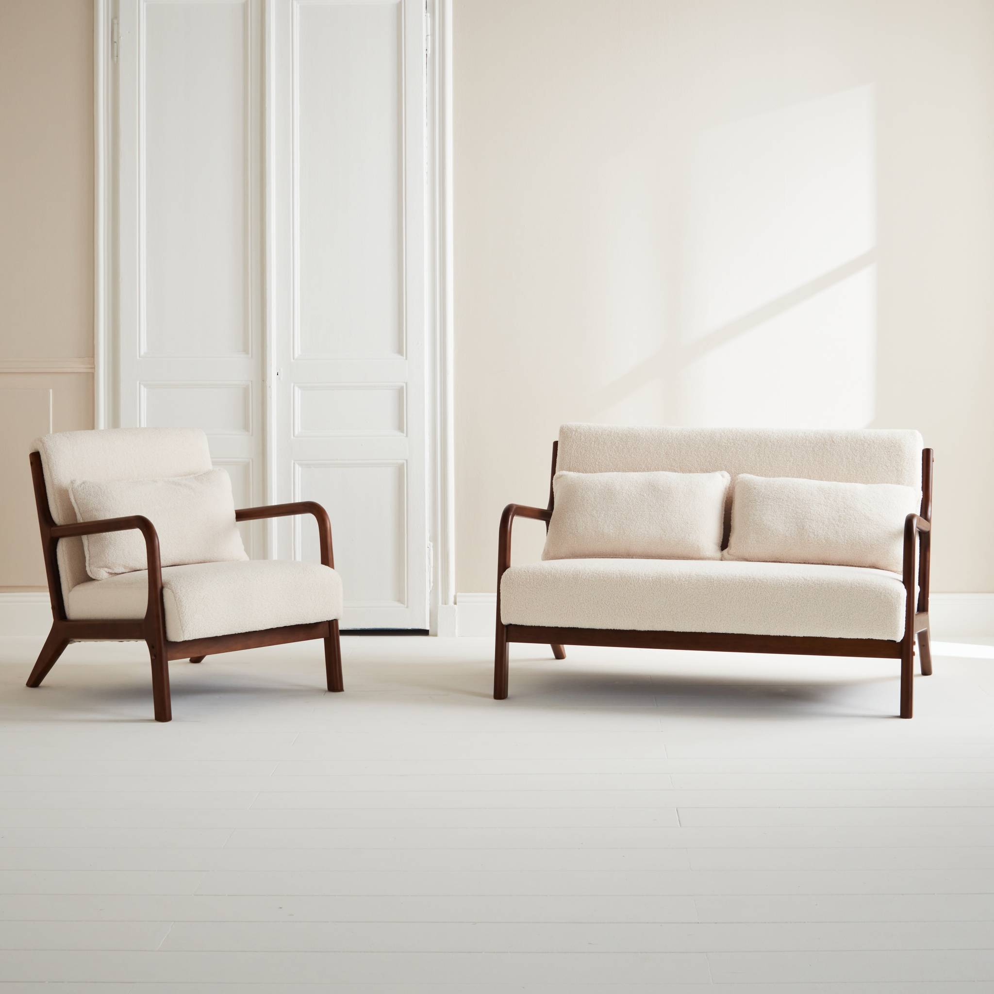 Banquette 2 places + fauteuil bouclette en bois d'hévéa teinté noyer clair