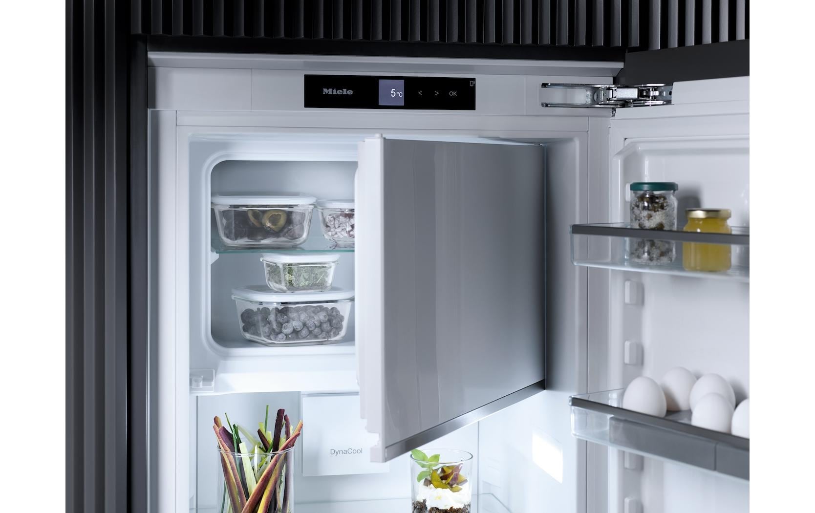 Einbaukühlschrank K 7748 D Links<br>Einbau-Kühlschrank mit PerfectFresh Pro für längere Frische, LED-Beleuchtung und 4 Sterne Gefrierfach