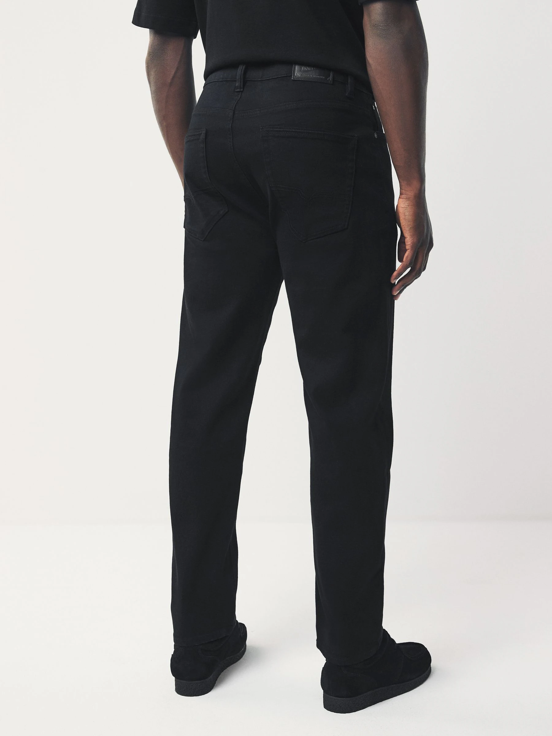 Zwart - Standaard toelopende pasvorm - Motionflex jeans