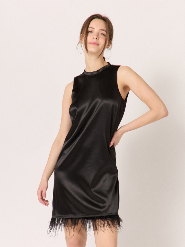 Robe courte à plumes