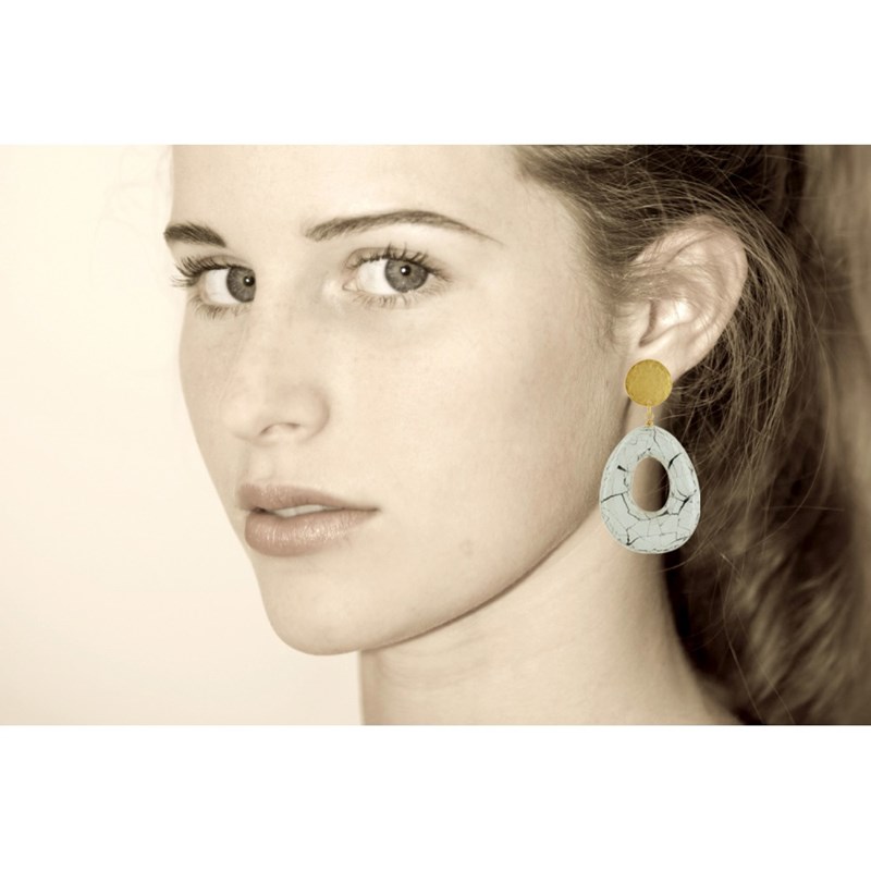 Boucles d'Oreilles Clous Laiton Mat Pastille Brossée Goutte Ajouré en Résine Craquelée