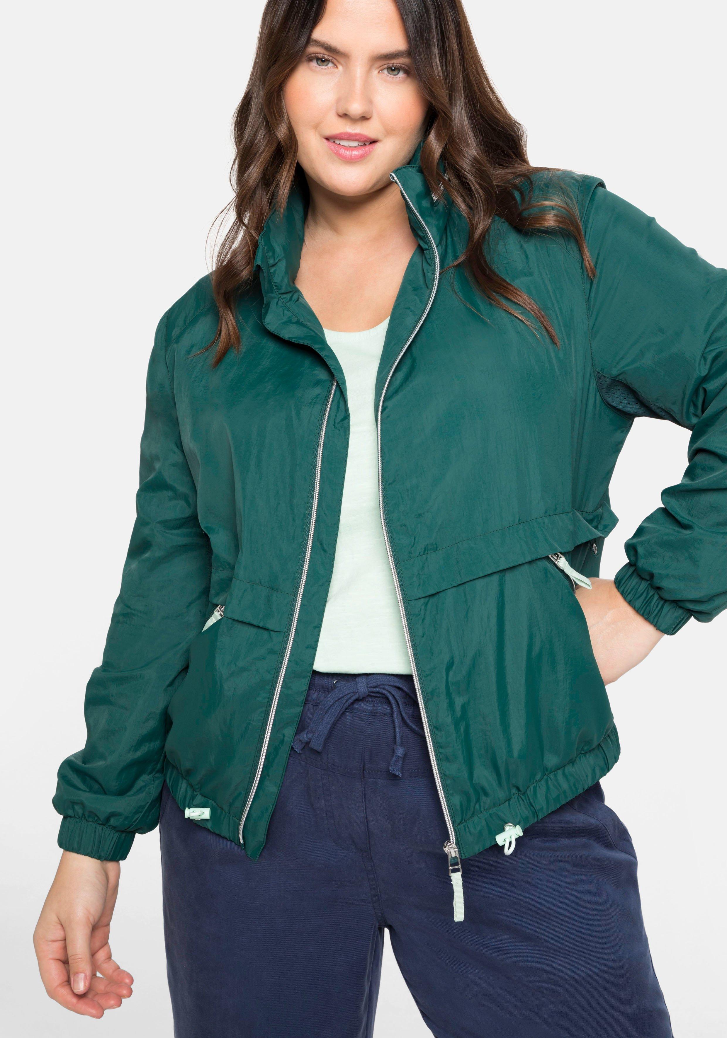Windbreaker mit Kapuze, in kleiner Tasche verstaubar