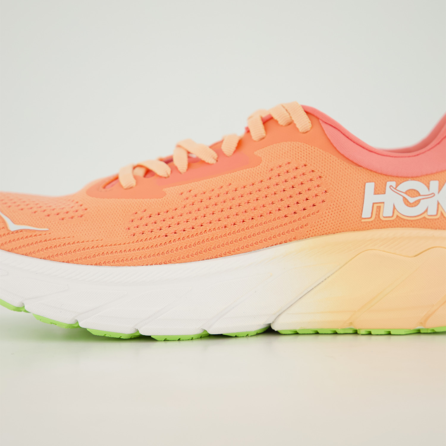 HOKA WOMEN'S ARAHI 7