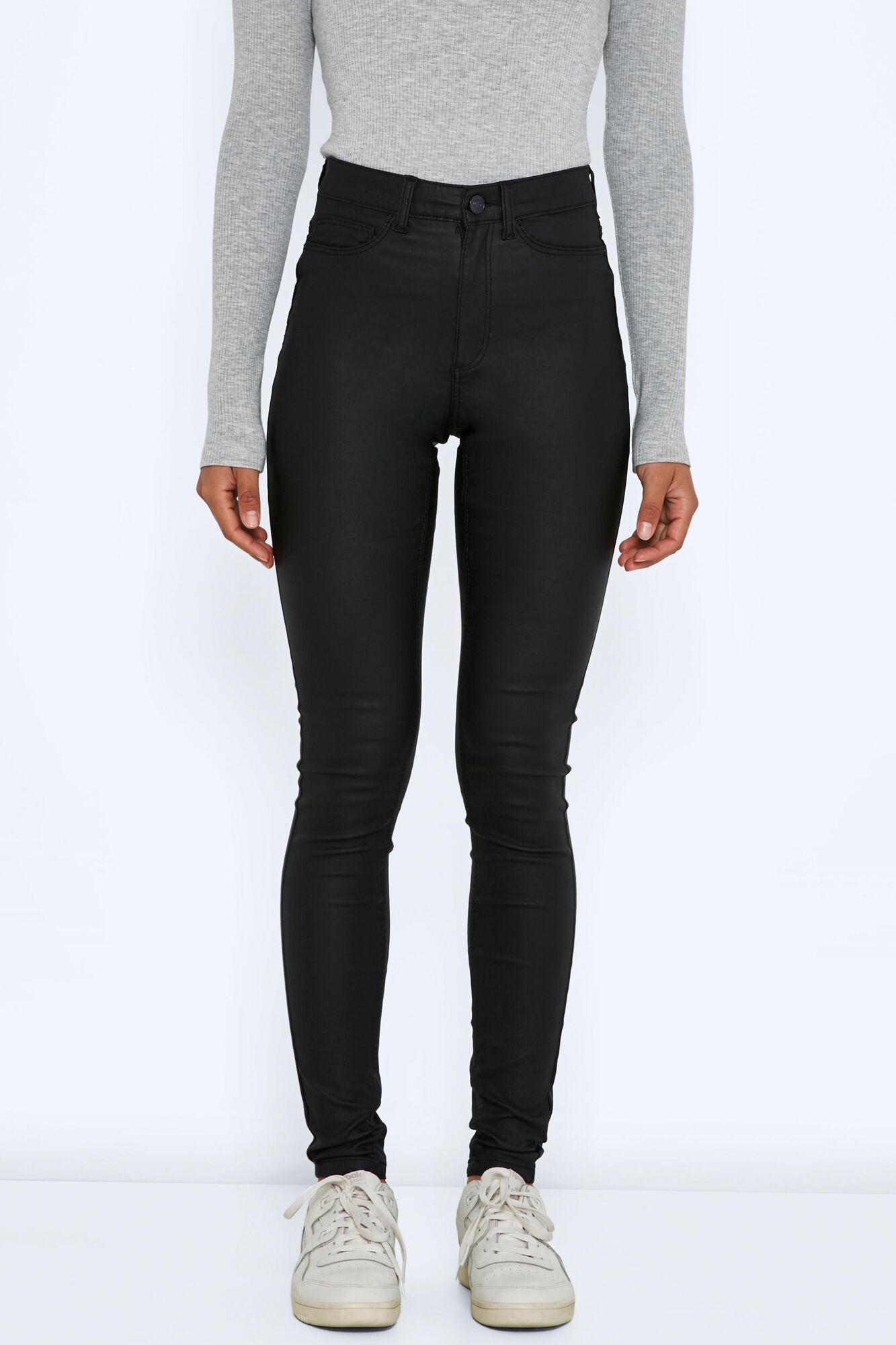 calça jeans slim de couro sintético