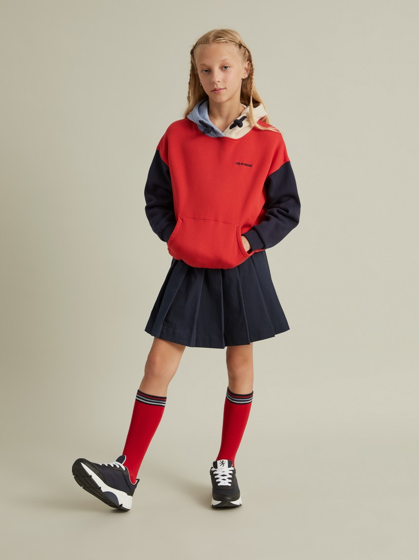 Sweater color block com capuz