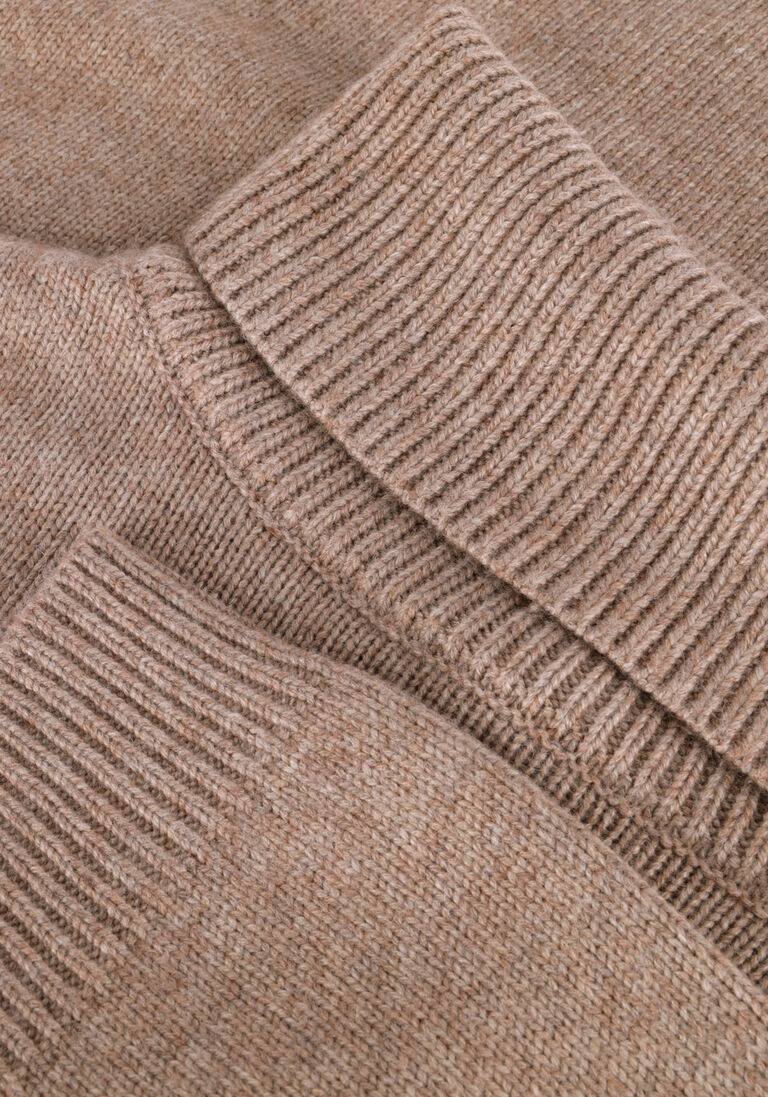 beige co'couture truien/vesten maja slit roll neck