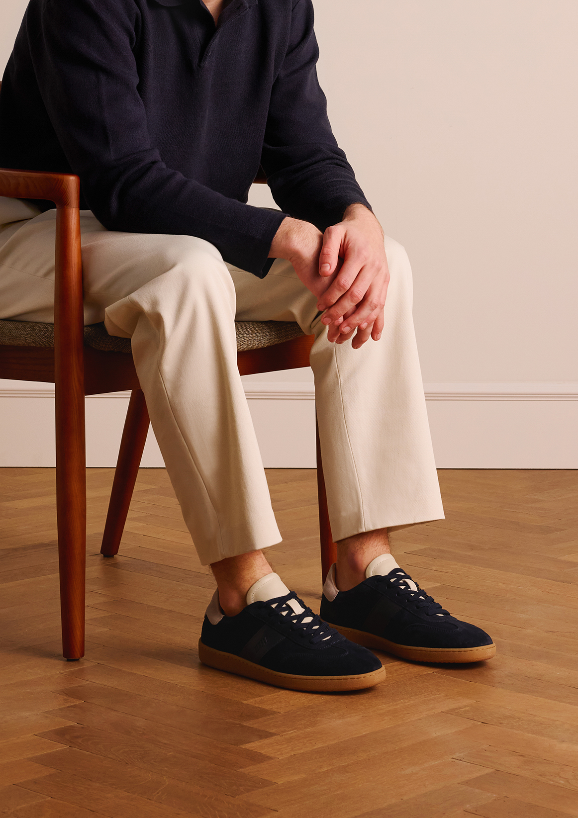 Donkerblauwe suède sneakers