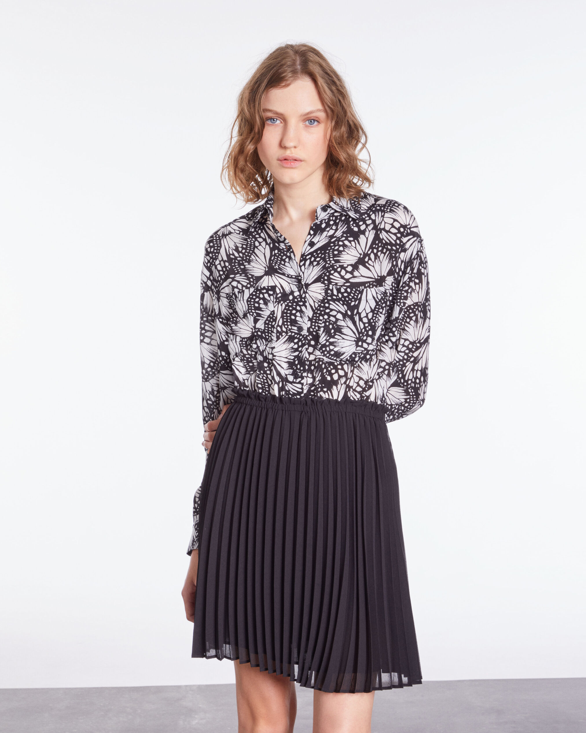 Robe courte plissée imprimée
