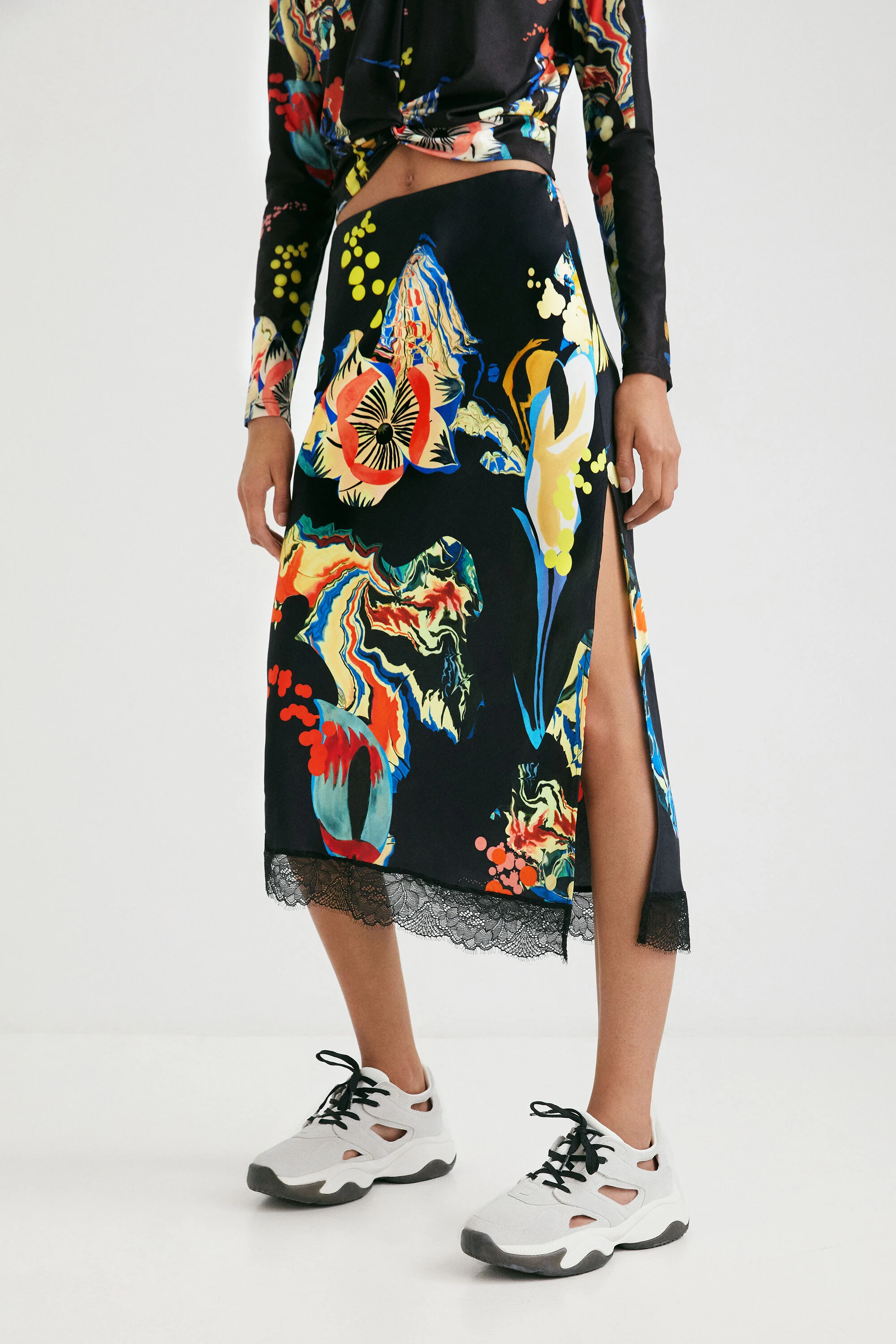 Saia midi justa estampada