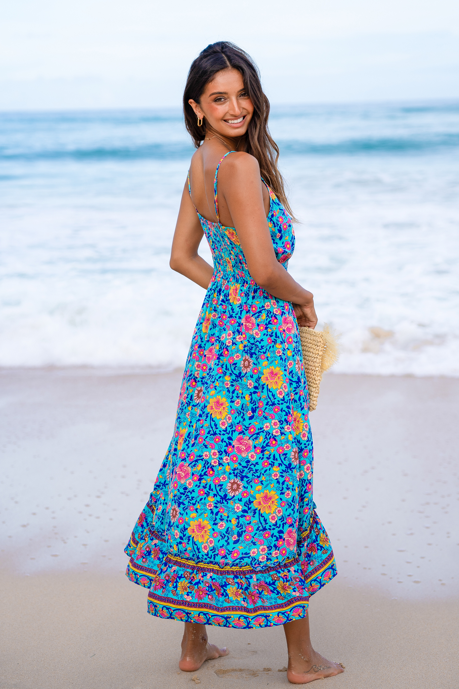 Robe midi fleurie avec bretelles à volants et smocks