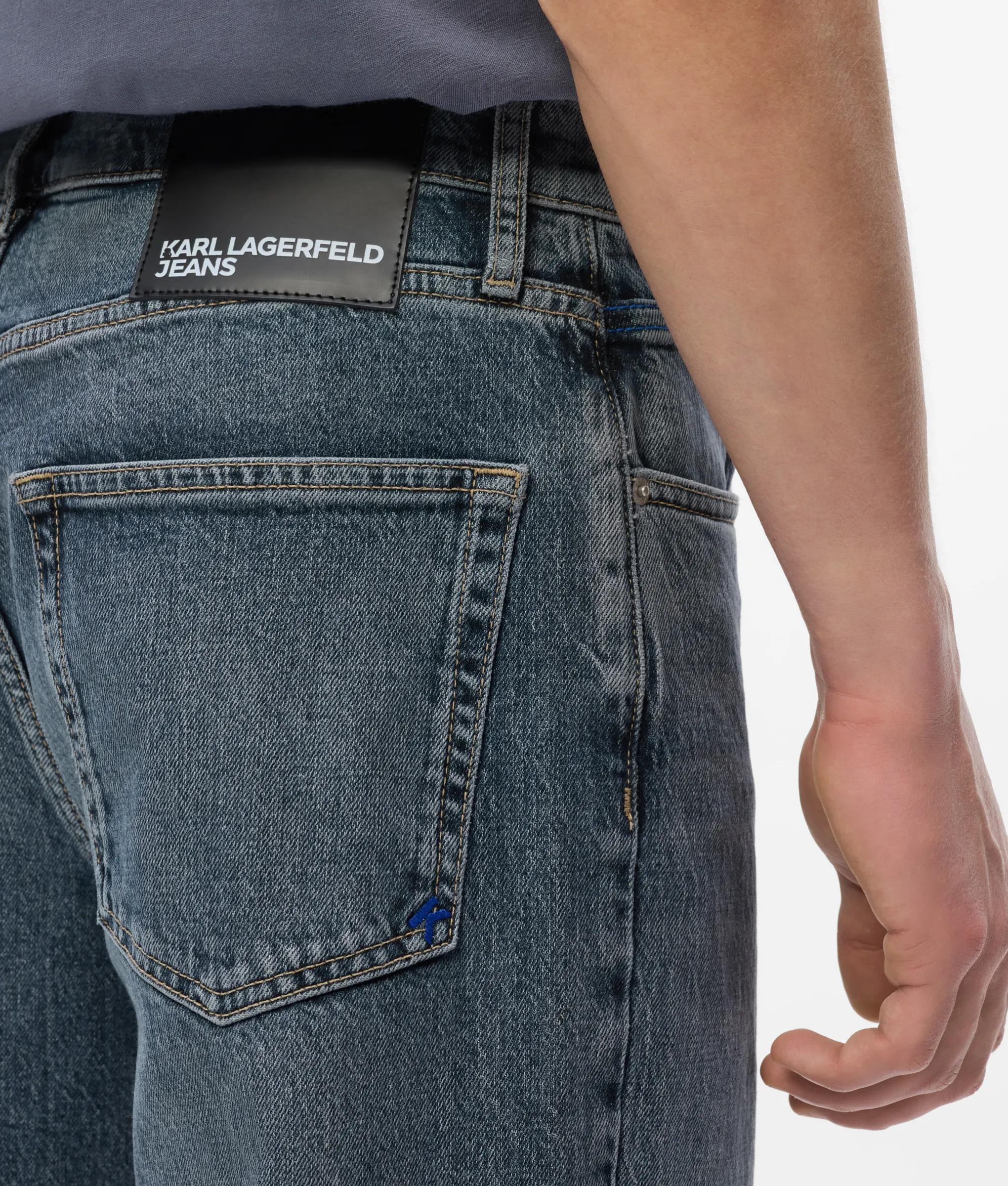 Wijde jeans in een tintje