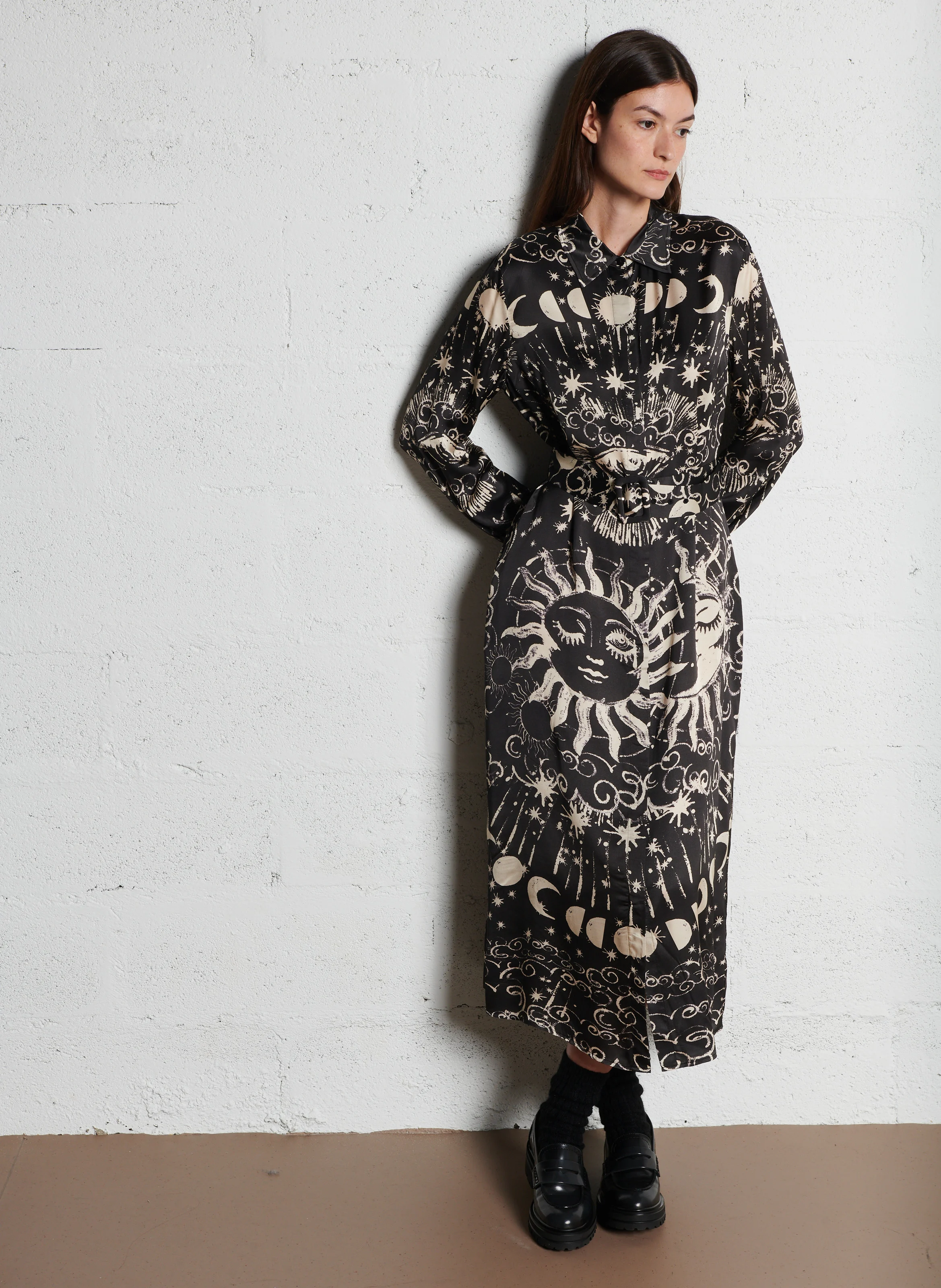 RELANA - Robe chemise longue imprimée | Noir
