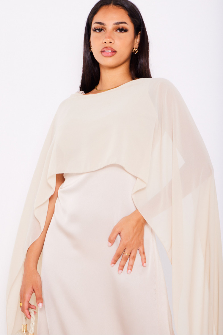 Robe beige ample satinée à empiècement voile