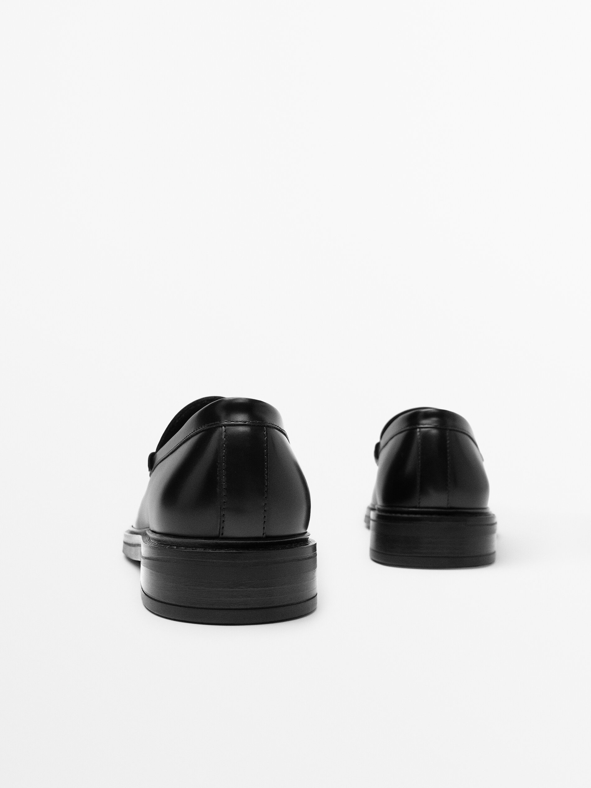 Mocassim de couro preto com máscara - PRETO