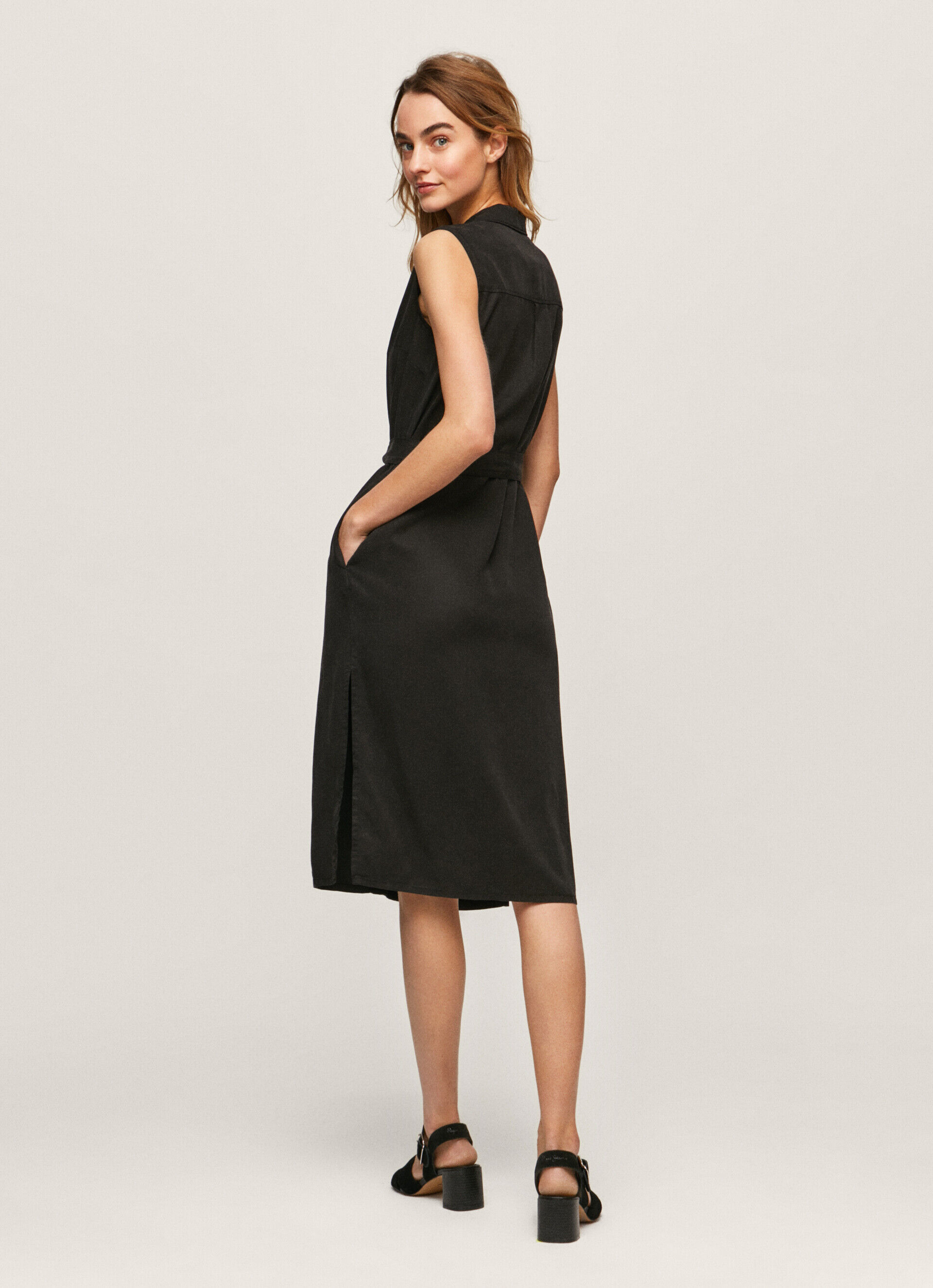VESTIDO COM GOLA DE LAPELA - preto