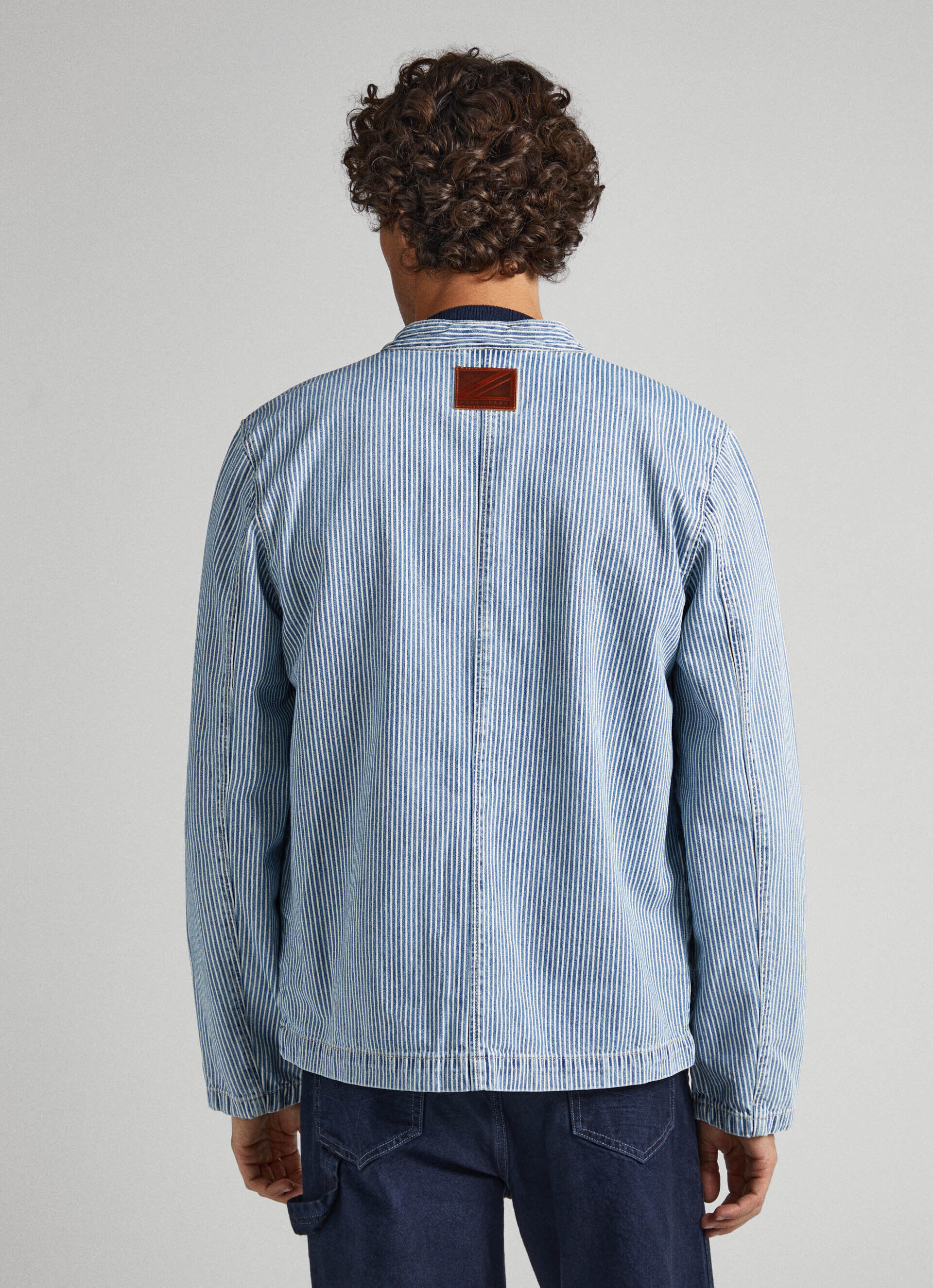 JAQUETA JEANS LISTRADA ESTILO FERROVIÁRIO - jeans