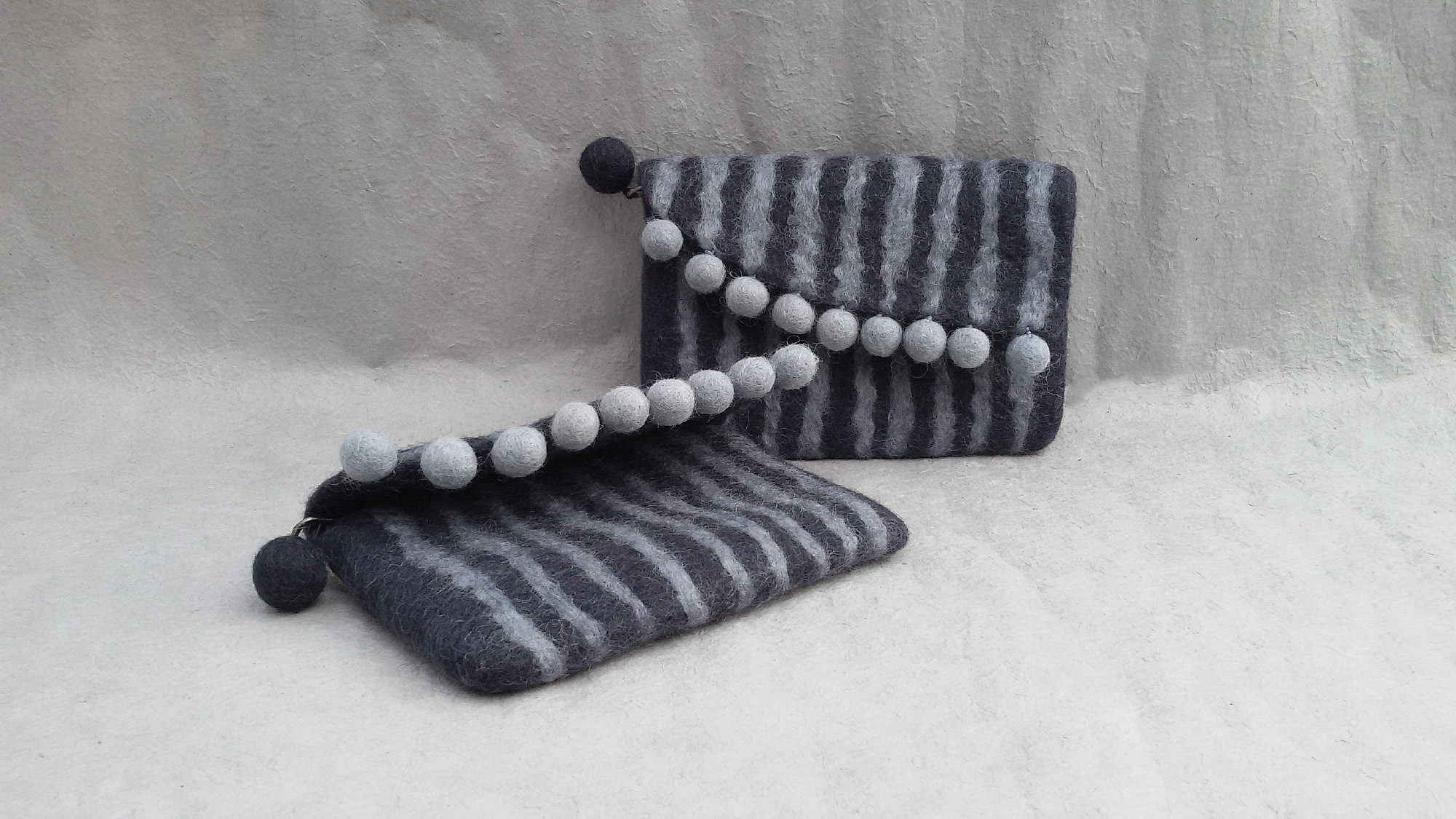 Filz-Tasche mit Klappe schwarz-grau, B 16 cm, H 10 cm günstig bestellen