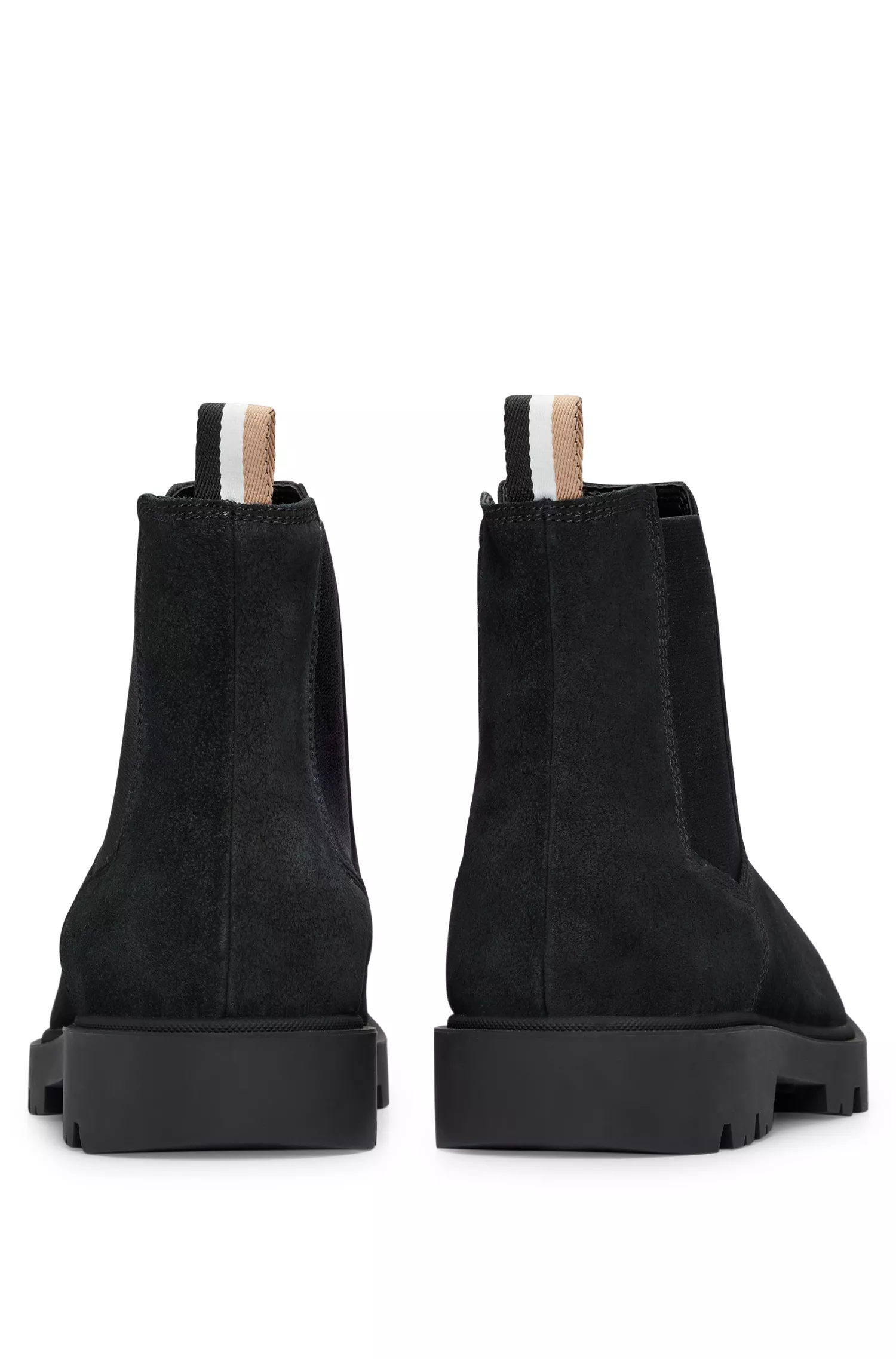 Botas Chelsea pretas da BOSS em camurça com fita listrada exclusiva.