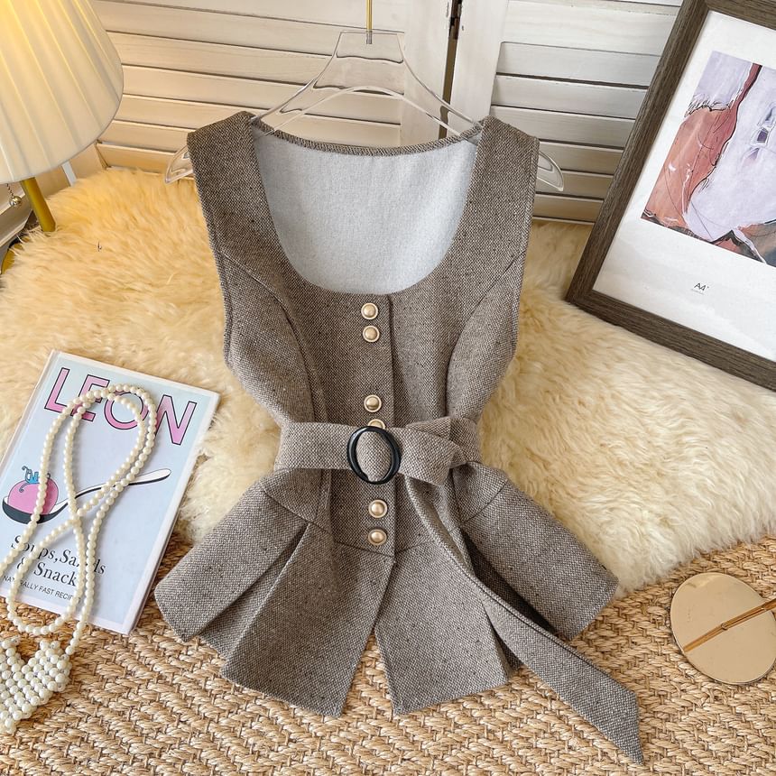 Lucuna - Peplum-vest met ronde hals en knoopjes