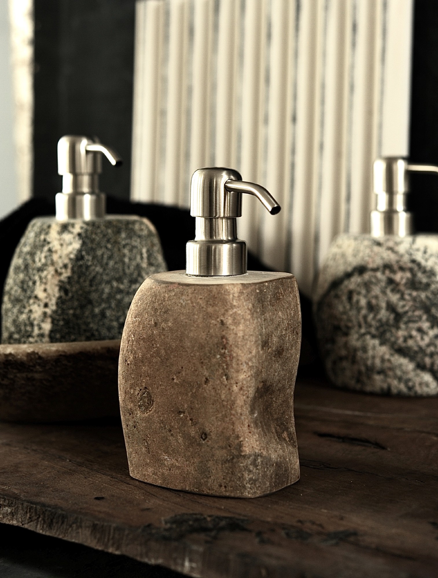 Seifenspender 'Savon' aus Naturstein, Ø 12 cm, H 16 cm von fischer's lagerhaus