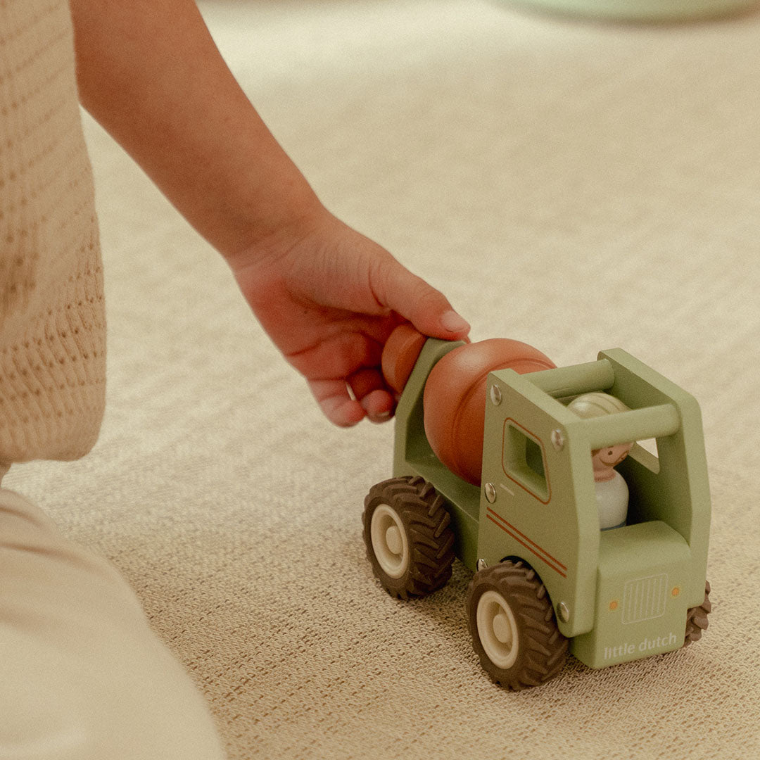 little dutch betonwagen met betonstorter