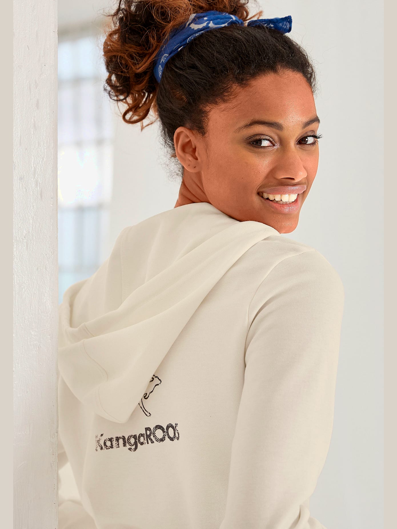 Veste sweat à capuche avec cordon de serrage