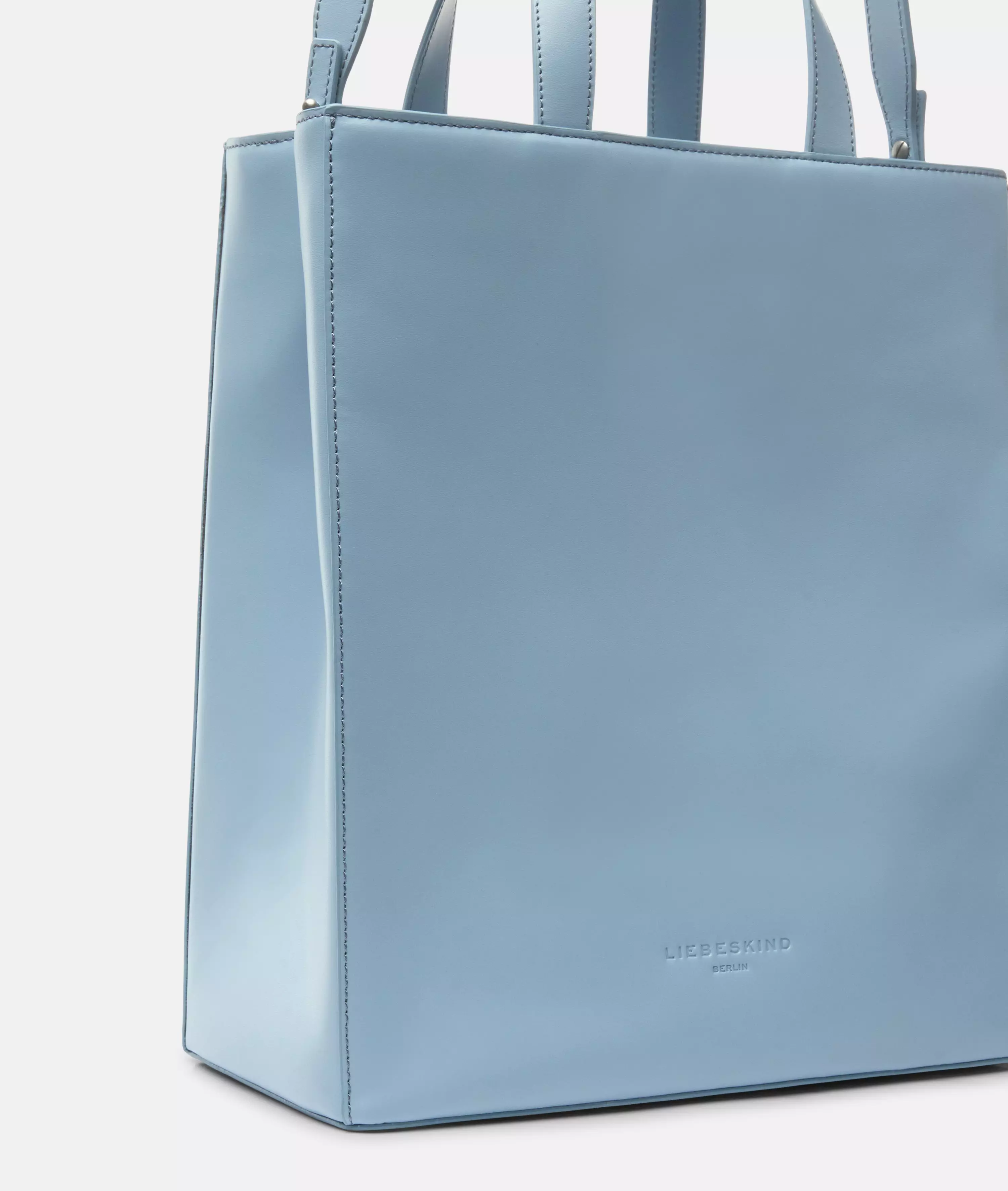 Paper Bag M Spacious tote in smooth leather