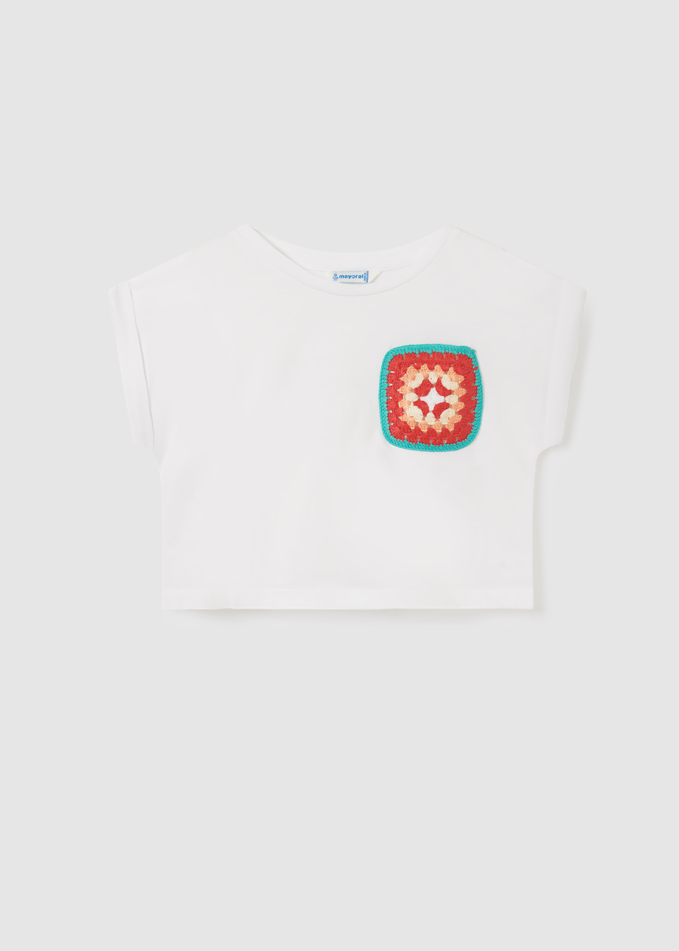 Camiseta de manga curta para meninas, feita de algodão sustentável.
