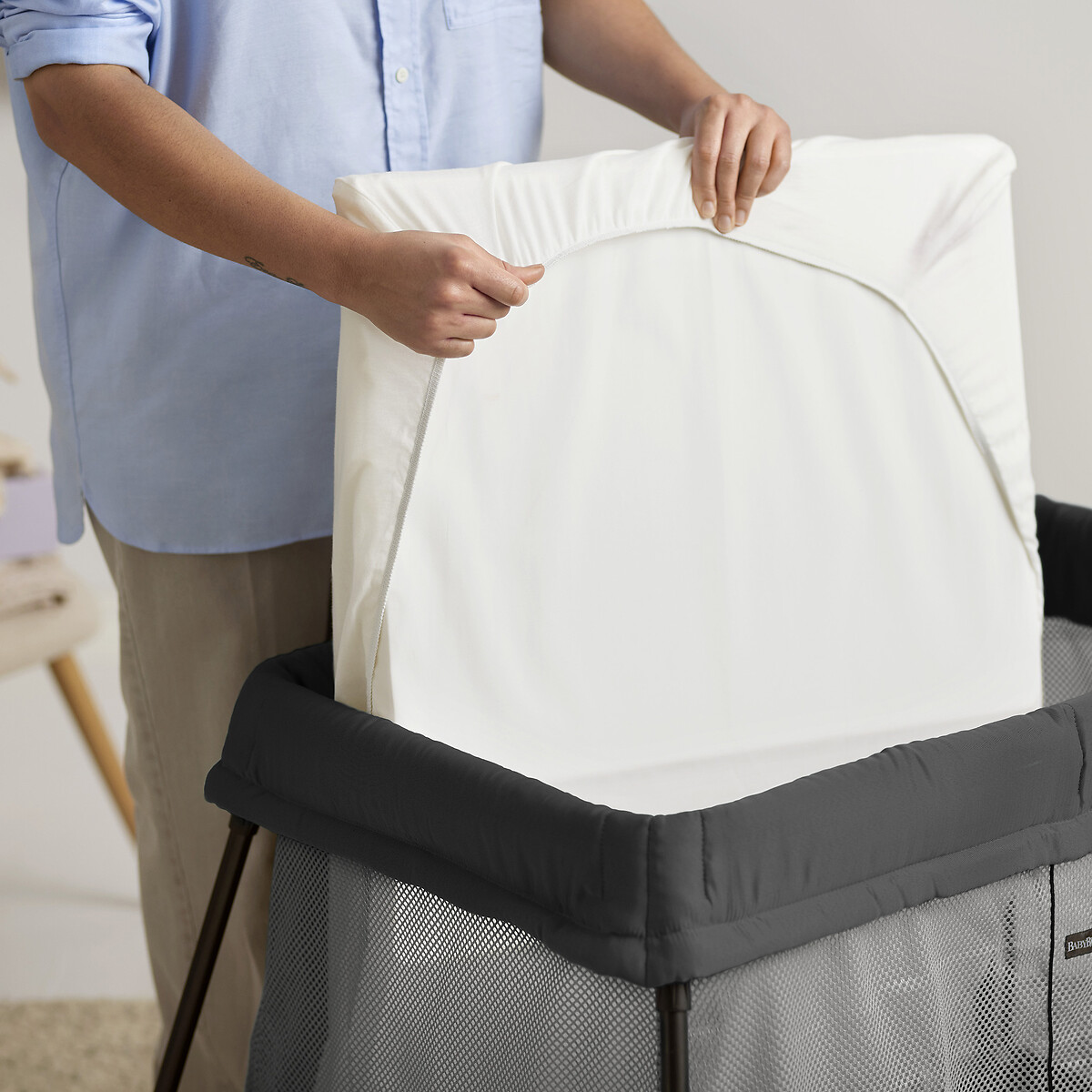 BABYBJORN<br>Conjunto de berço de viagem leve com lençol de elástico