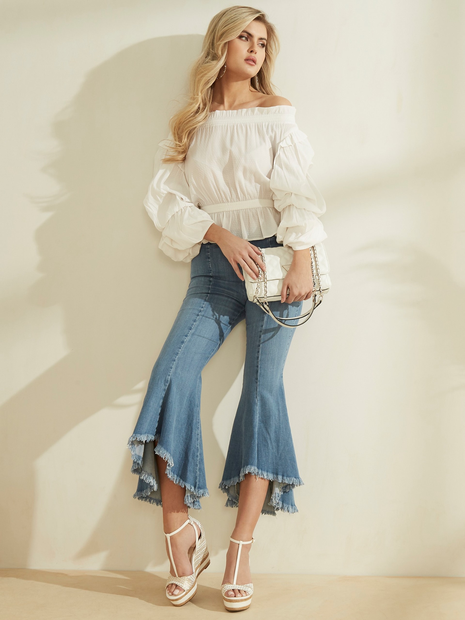 Calça jeans boca de sino de cintura alta Sofia 1981