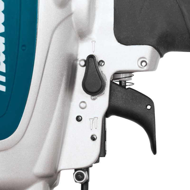 Makita AF601 8 bar Brad tacker (16 Ga) in koffer