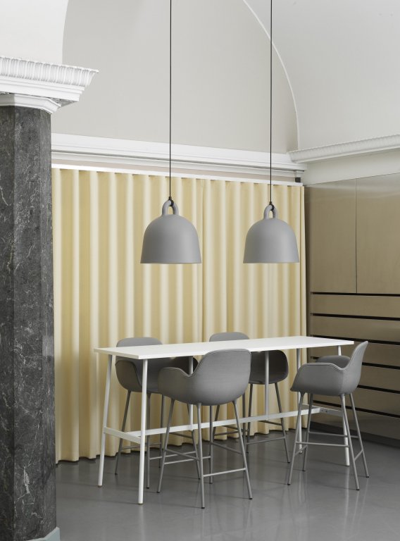 Normann Copenhagen Form Armchair barkruk 75cm creme