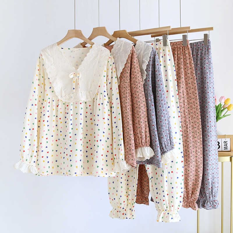 Finlies - Pyjamaset: Top met lange mouwen, V-hals, hartjesprint, kanten paneel, strikaccent en broek