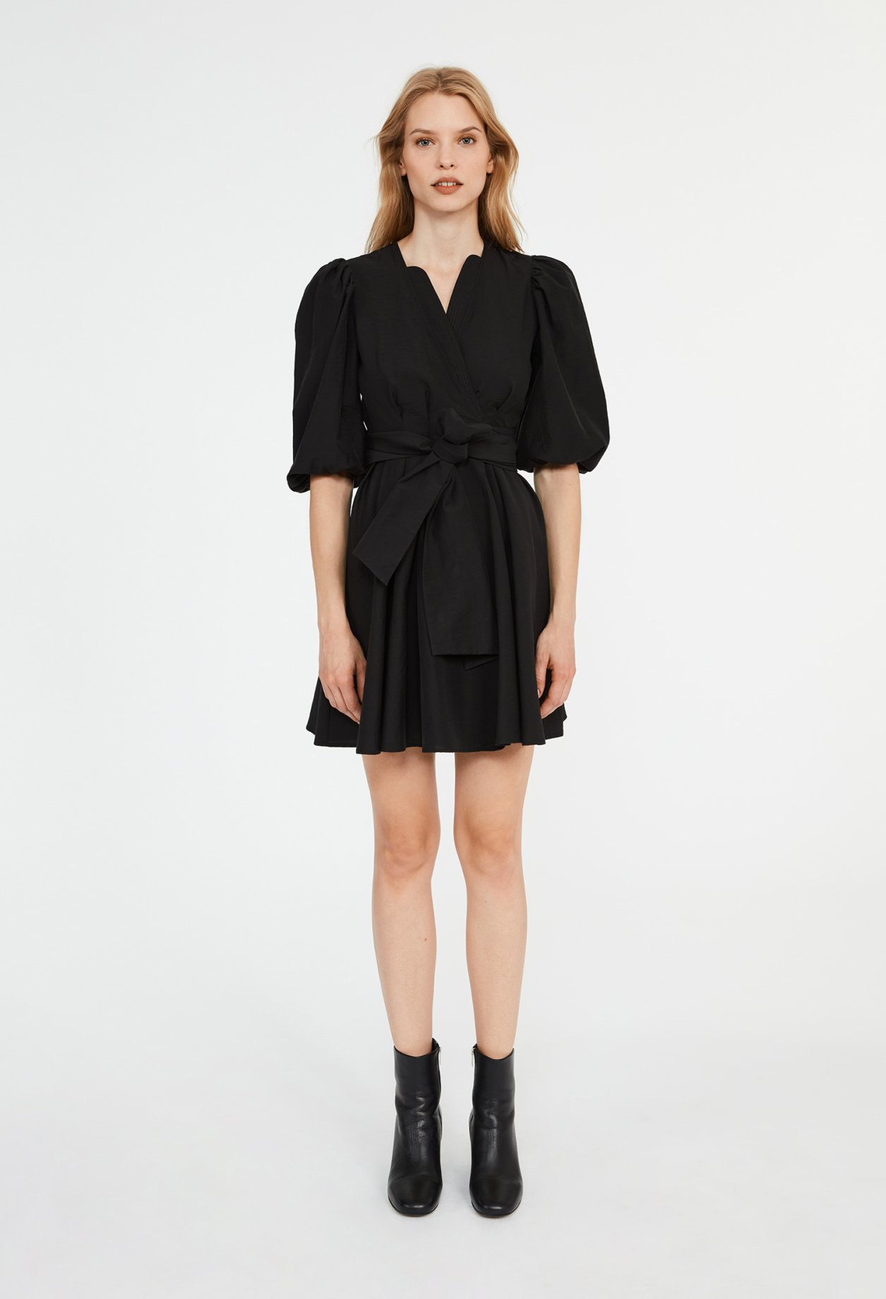 Robe courte evasee