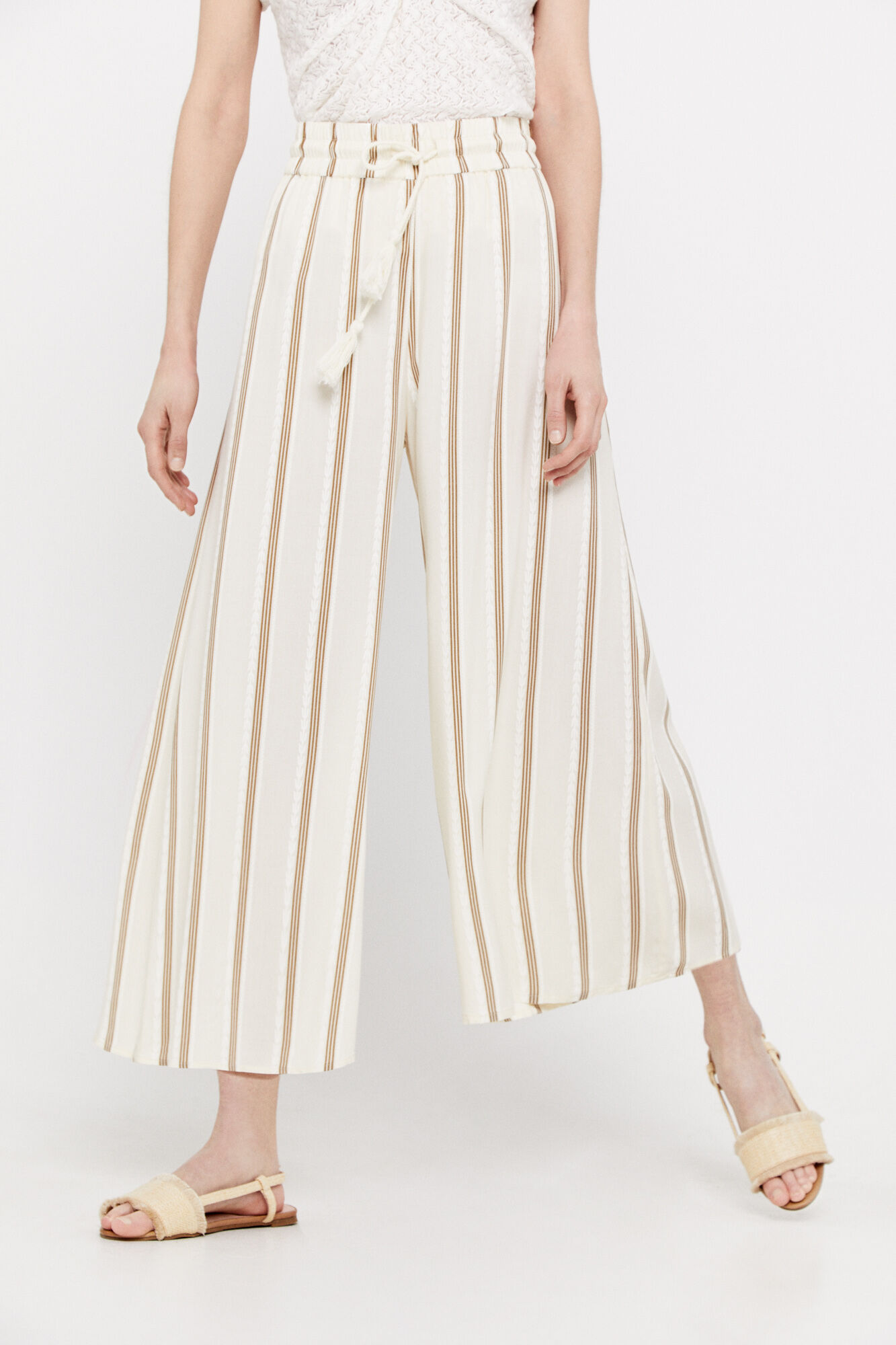 Calça cropped de pernas largas - Estampa branca