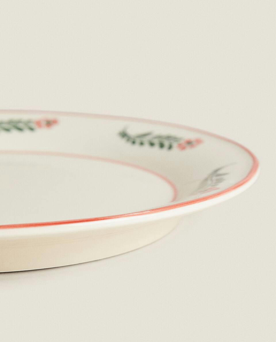 Louça de mesa de barro pintada com motivos florais