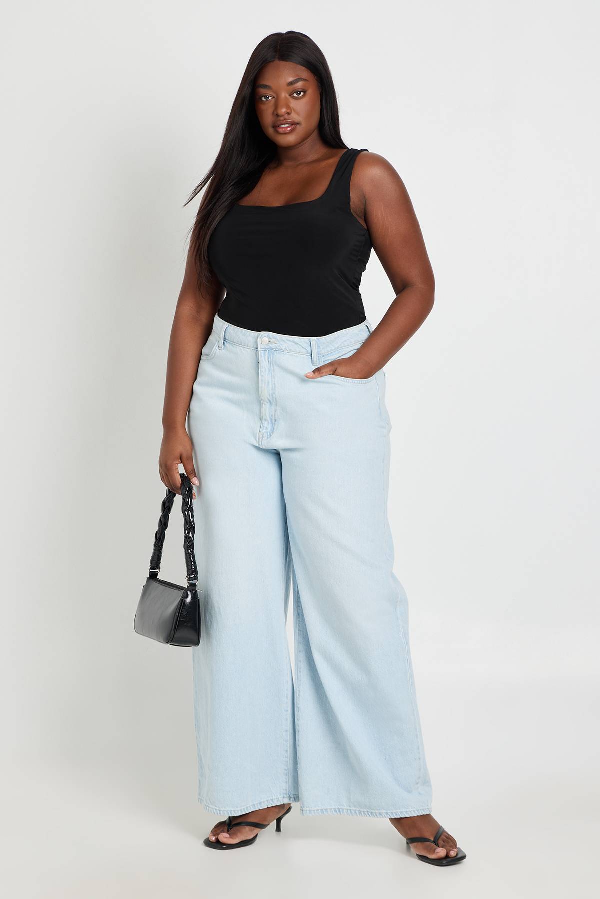 boohoo Top Court Grande Taille À Encolure Carrée En Tissu Slinky Double Épaisseur